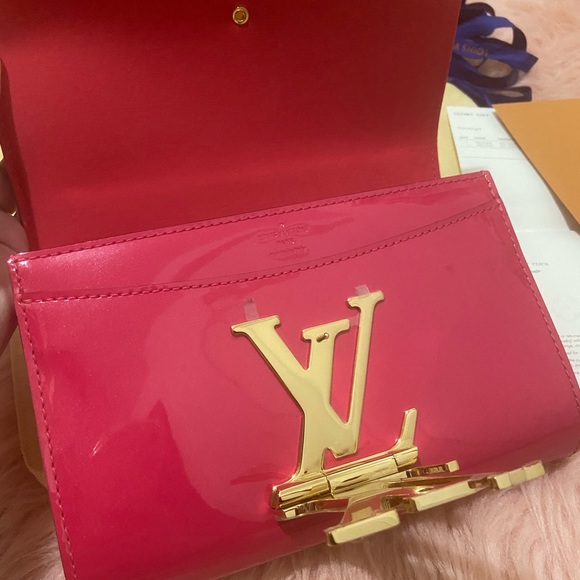 Lv - Picture 5 of 16